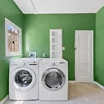 Beverly Hills Stylish & Central 1 Bedroom Apt + Parking