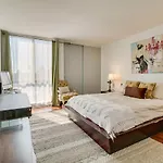 Granada Hills Condo With Community Pool And Workspace