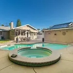 Large Home With Pool + Jacuzzi