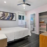 Lovely North Hollywood House Near Universal