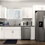 New Luxury Townhome Sleeps 9 Near Usc/Dtla/Expo