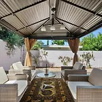 Lovely North Hollywood House Near Universal