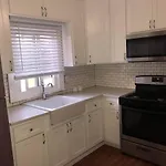Skyline Siesta: Chic Couch Quarters In Heart Of Echo Park - Dtla Awaits