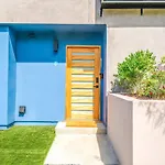 Stylish Sherman Oaks Townhouse 3Bed + 3.5Bath All Master Suites