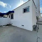 Your Home Away From Home In Beautiful Santa Monica