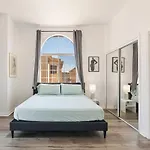 Spacious Private Gated Modern Loft Close To Universal Studio And Hollywood