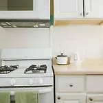 Stylish And Modern 2Br Unit In The Heart Of K-Town
