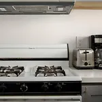 Beautiful 2Br Unit In The Heart Of K-Town