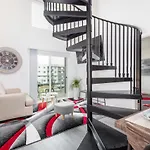 In The Heart Of K Town 3B 2B Loft N2