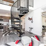 In The Heart Of K Town 3B 2B Loft N2