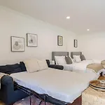 Elegant Guest Unit Universal Sleeps 6 Hot Tub