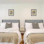 Elegant Guest Unit Universal Sleeps 6 Hot Tub