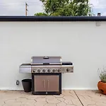 Elegant Guest Unit Universal Sleeps 6 Hot Tub