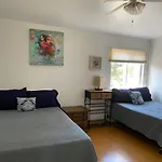 Lake Balboa 3 Bedroom Cozy Stay !