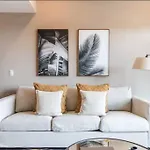 Comfortable & Spacious 2Bdr - 2Bth For 4 Guests In Hollywood