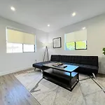 Deluxe 4-Bedroom Residence Near Koreatown -Oak1