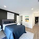 Deluxe 4-Bedroom Residence Near Koreatown -Oak1
