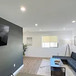 Deluxe 4-Bedroom Residence Near Koreatown -Oak1