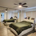 Cozy Private Room & Bath Central Location La