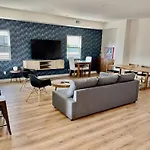Luxurious Townhome W/3 Master Suites Gated Parking