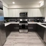 Century City Cozy 2 Bedroom 4 Sleeps Crib W Parking 505
