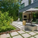 Modern & Elegant Villa West Hollywood