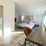 Modern Two Bedroom Two Bath W/ Parking And Laundry