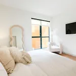 2Br Hollywood Luxurious Condo