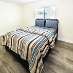 Large 2 Levles 5 Bedroom With 3 Bathroom And 2 Parking
