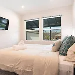 Beautiful 3 Bed 1 Bath Designer Home + Hot Tub