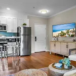 Stylish In Sunny Santa Monica Walk To Beach & Pier