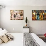 Beautiful Apartment In The Heart Of Koreatown!