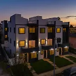 Luxury Modern 4 Bedroom With Rooftop Deck #4
