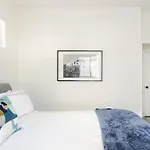 Hollywoodland Suite Built In Exquisite Contemporary Style