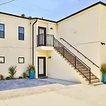 Hollywoodland Suite Built In Exquisite Contemporary Style