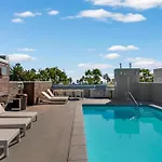 Beryl Breeze - Rooftop Pool Sunny 2Br By The Pier