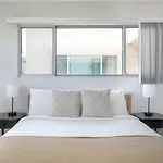 Beverly Hills 2Br W Pool Nr Shops Groceries Lax-1131