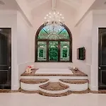 Majestic 6Br Mediterranean Mansion With Valley Views & Movie Theater