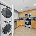 Skyline Oasis: Luxe 3-Floor Waterfront Penthouse