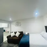 Lovely Sherman Oaks Studio