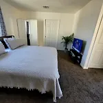 4 Bedrooms & 2.5 Bathrooms In La