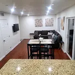 4 Bedrooms & 2.5 Bathrooms In La