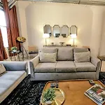 Classic Los Angeles Elegance In Downtown, Sleeps 4, Free Parking And 360 Degree View Roof Top Pool!