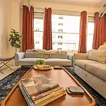 Classic Los Angeles Elegance In Downtown, Sleeps 4, Free Parking And 360 Degree View Roof Top Pool!
