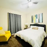 Cozy 2Br Bungalow Home Nestled In The Heart Of La