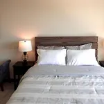 One Bedroom Gem In Weho