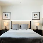 Luxury Apartment With The Hollywood Hills View
