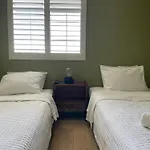 Private Room In Los Angeles La With Tv & Wifi & Ac & View Of Hollywood Sign & Private Fridge & Shared Kitchen!!!
