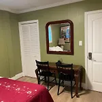 Private La Bedroom W Private Half-Bathroom - Ac - Wifi - Private Fridge -Smart Tv