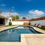Beautiful Large Home + Pool